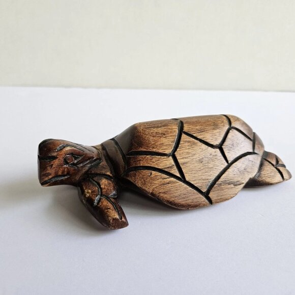 Hand Carved Wooden Sea Turtle Figurine 6" Coastal Nautical Beach Décor Sculpture - Picture 9 of 10